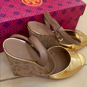 Brand New! Tory Burch gold leather sandals. Size 8
